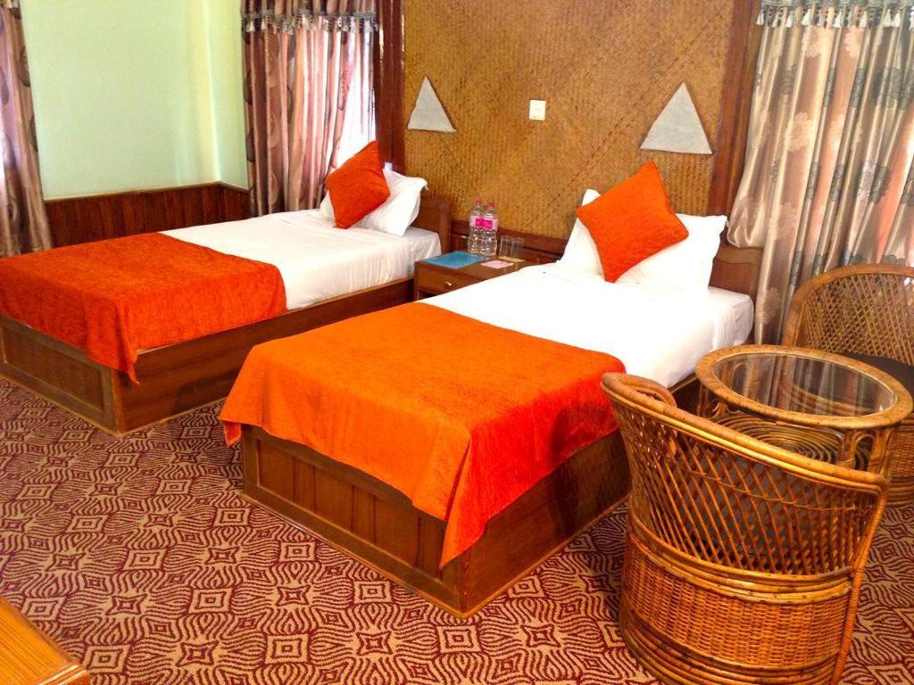 Himalayan Deurali Resort Покхара Екстер'єр фото