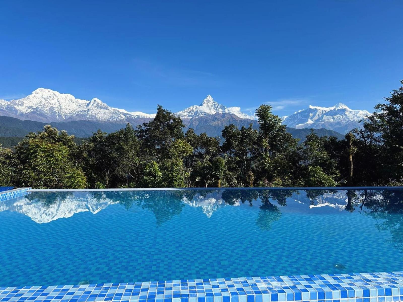 Himalayan Deurali Resort Покхара Екстер'єр фото